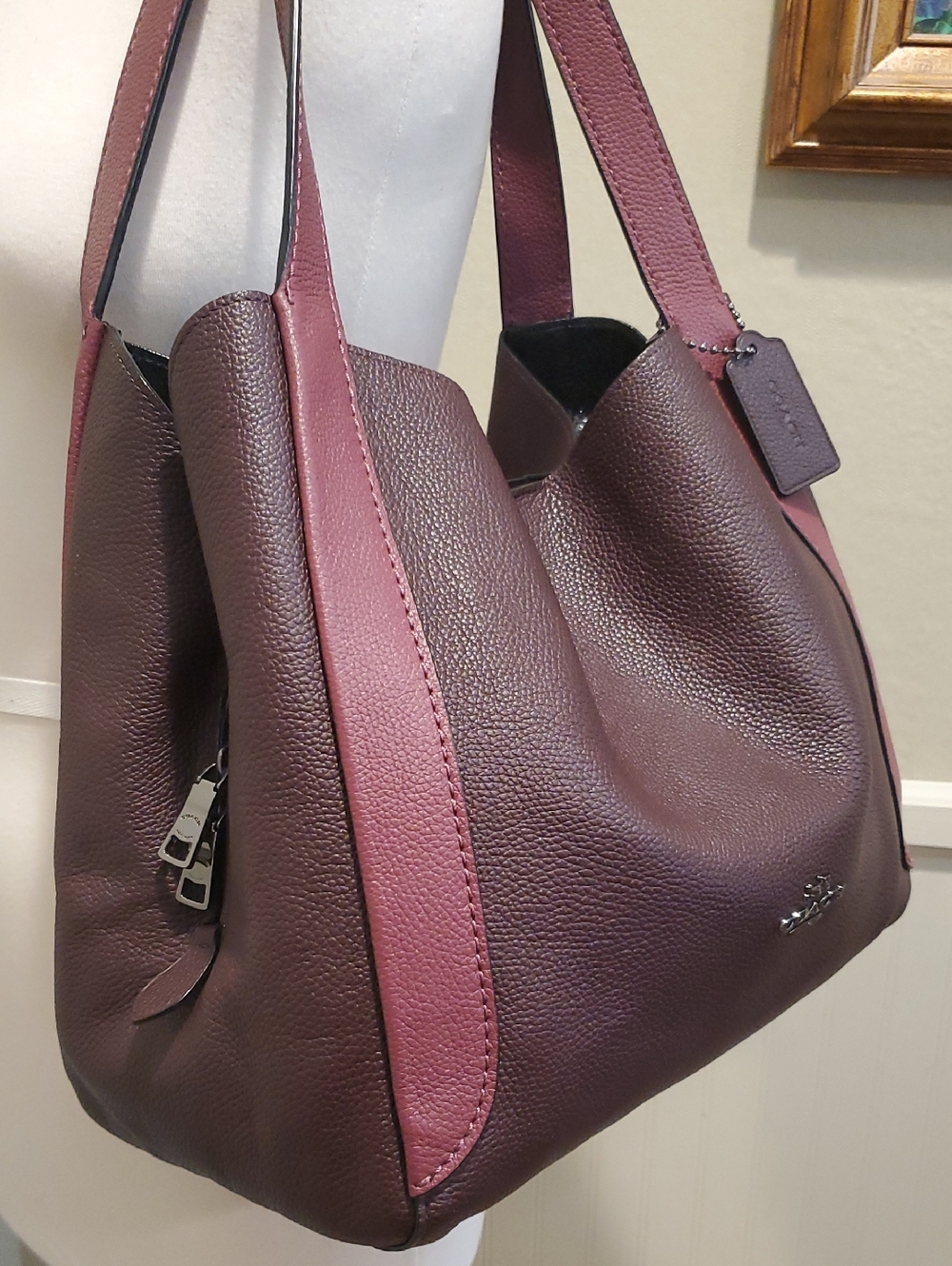 Like NEW Coach Hadley Shoulder Bag - Picture 2 of 12